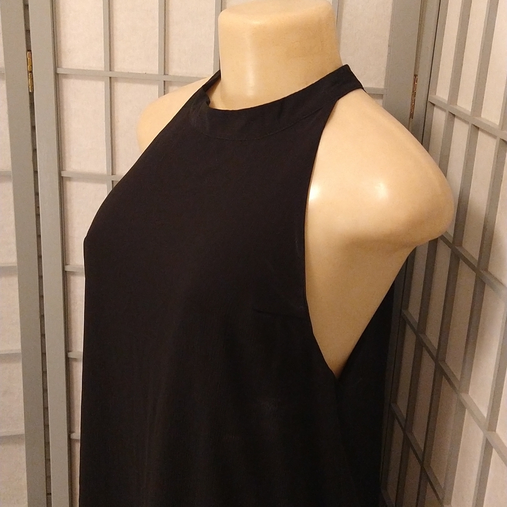 **Black sleek dress** - Picture 2 of 7